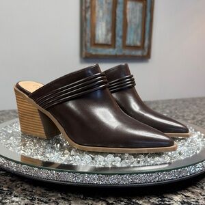 Journee Collection Espresso Brown Block stacked Heel pointed toe Mules NEW 7.5